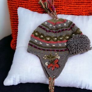 Cozy Wool Women's Hat with Pom Pom